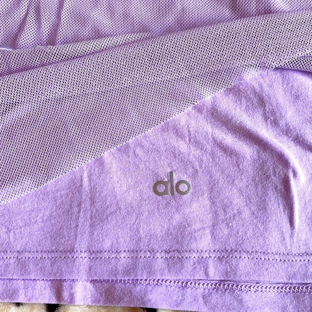 Alo mirage crop top (color- ultraviolet)